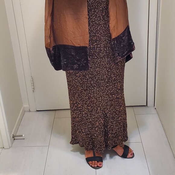 Gorgeous Fully-beaded Evening Gown - Picture 5 of 11